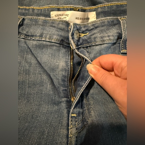 Mid Rise Boyfriend Jeans Levi's Signature women’s size 18 raw hem - Picture 3 of 13